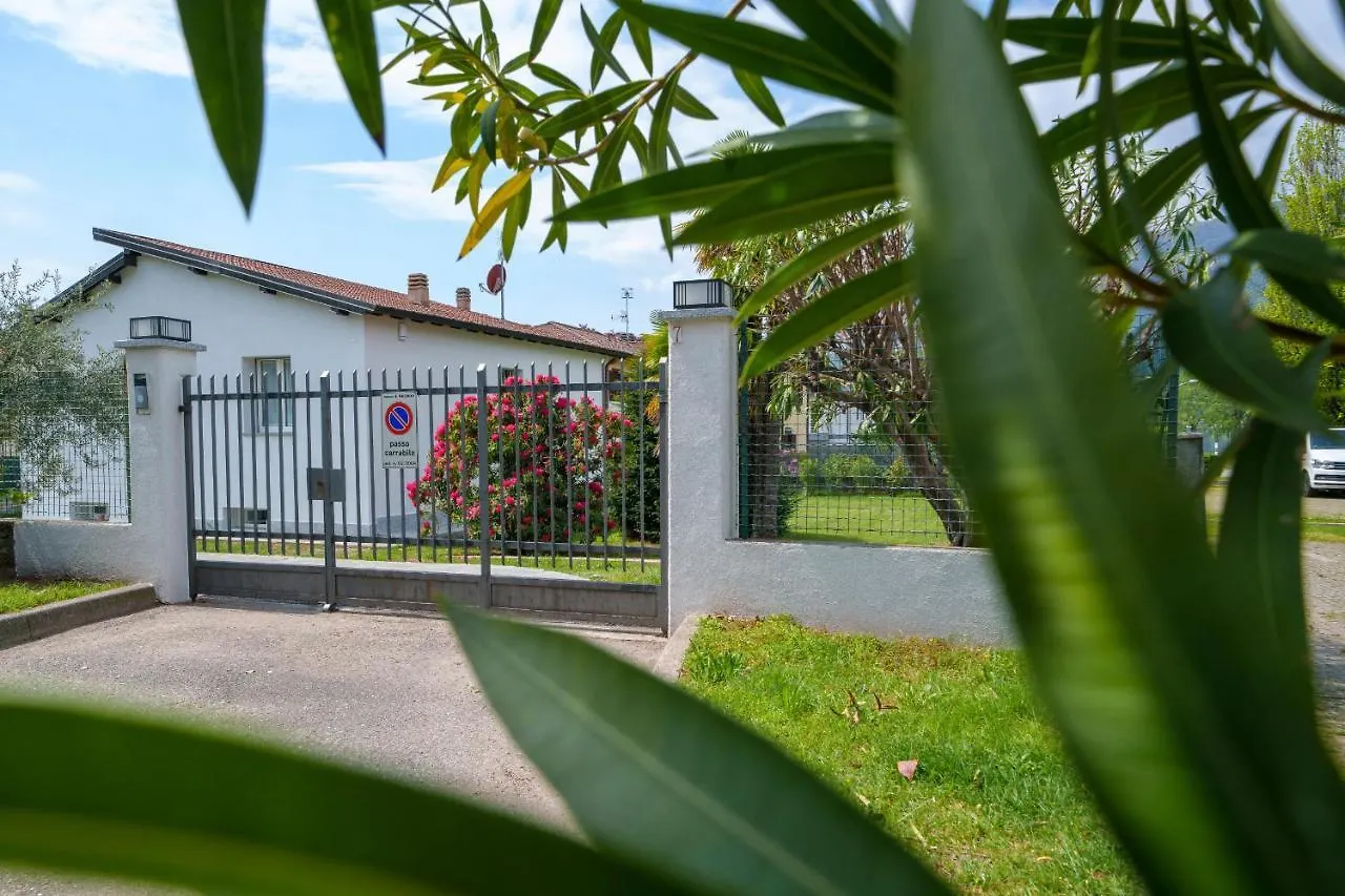 Casa Vacanza Acqua Dolce contacts